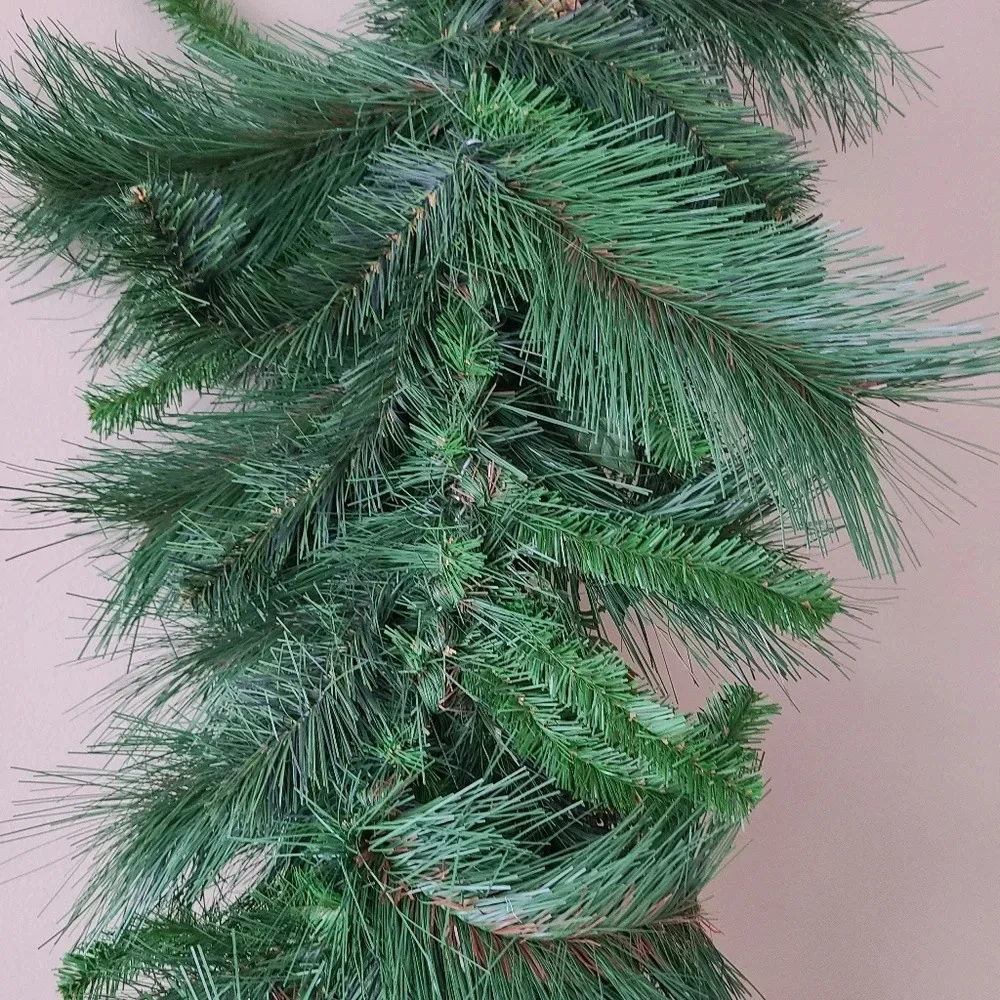 NWOT  Deep Woods mix greens with Pinecones teardrop swag